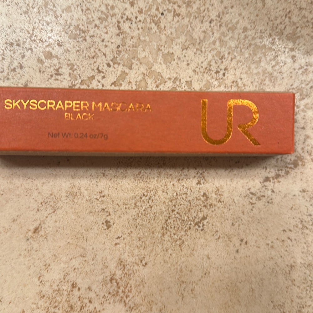 Urban Retreat Skyscraper Mascara in black